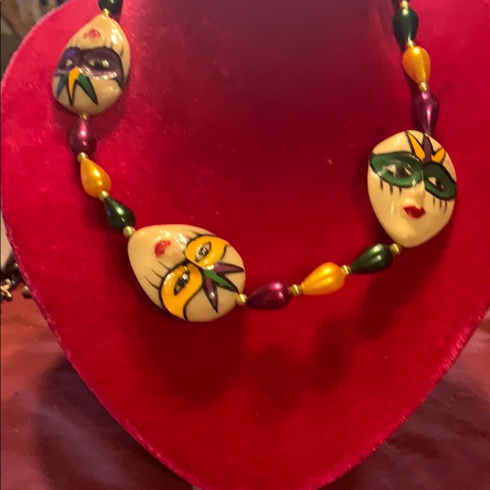 Masked necklace